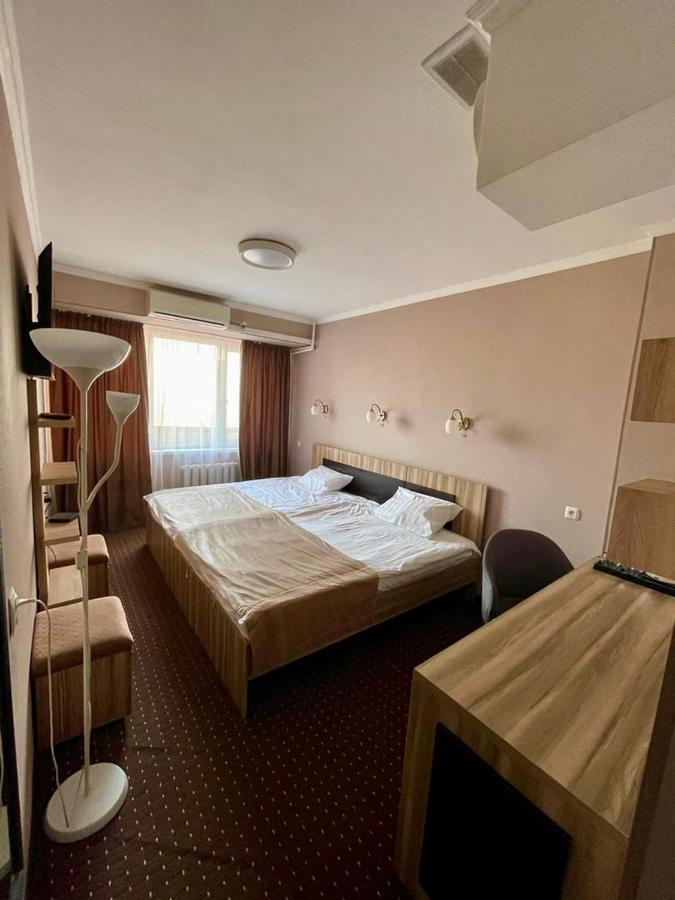 Seven Hotel Bishkek Esterno foto