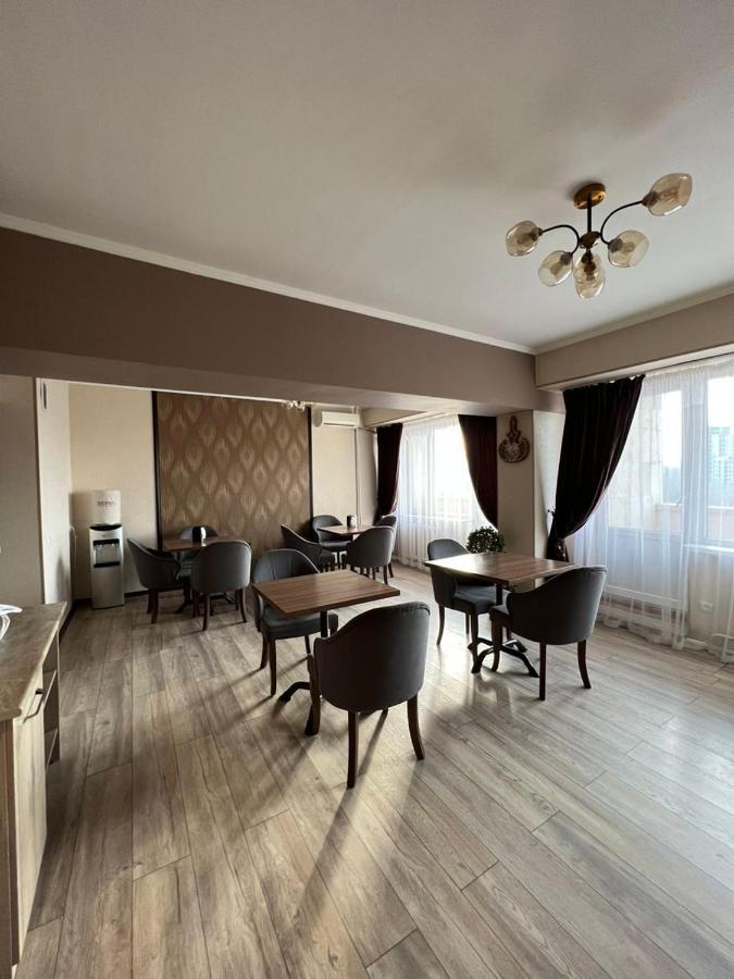 Seven Hotel Bishkek Esterno foto