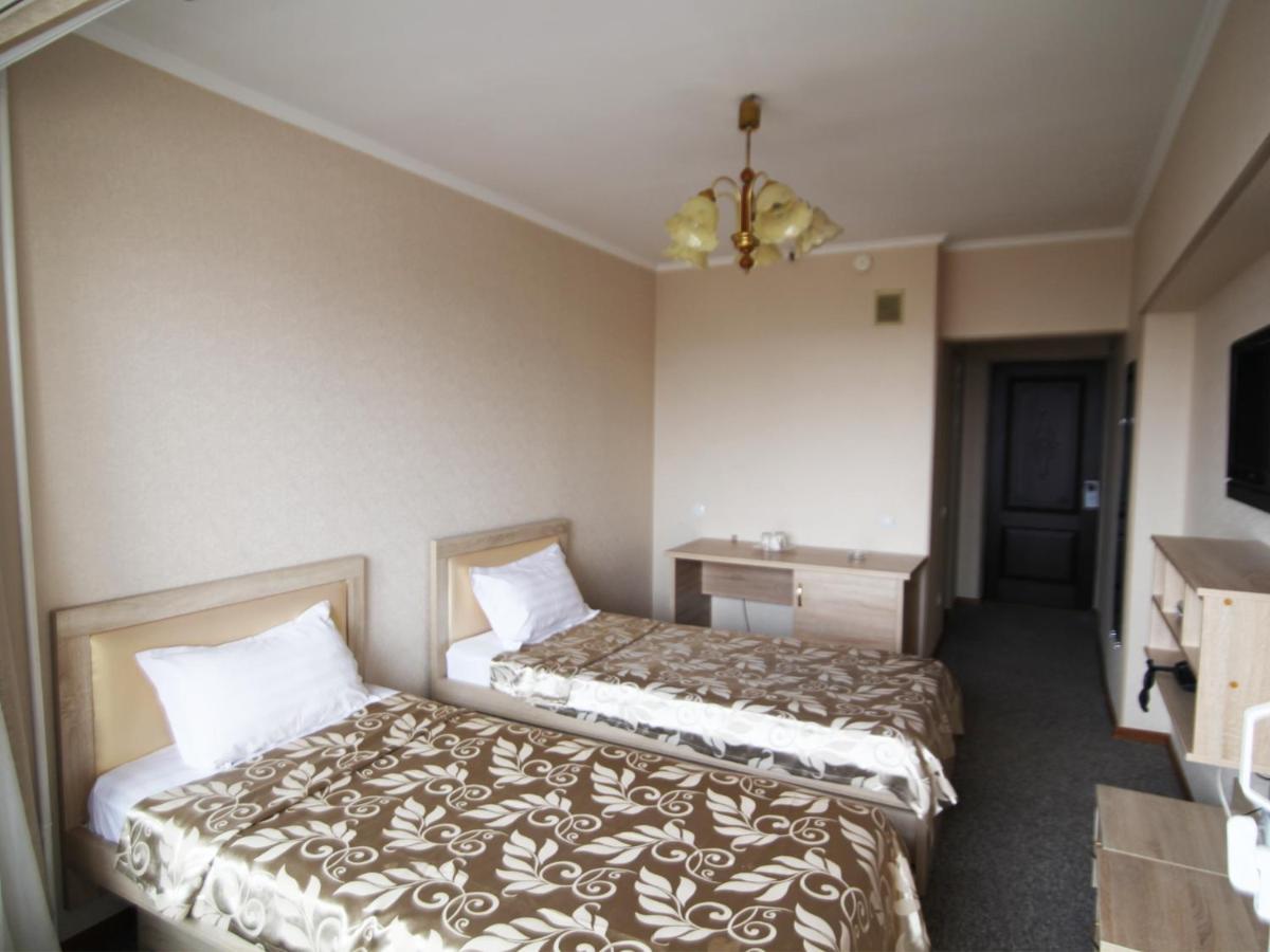 Seven Hotel Bishkek Esterno foto